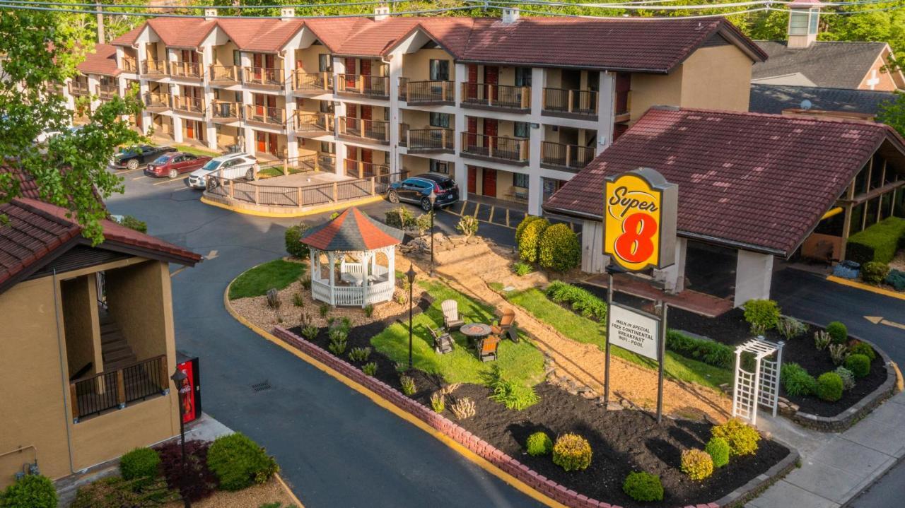 Super 8 By Wyndham Downtown Gatlinburg At Convention Center Hotel Buitenkant foto