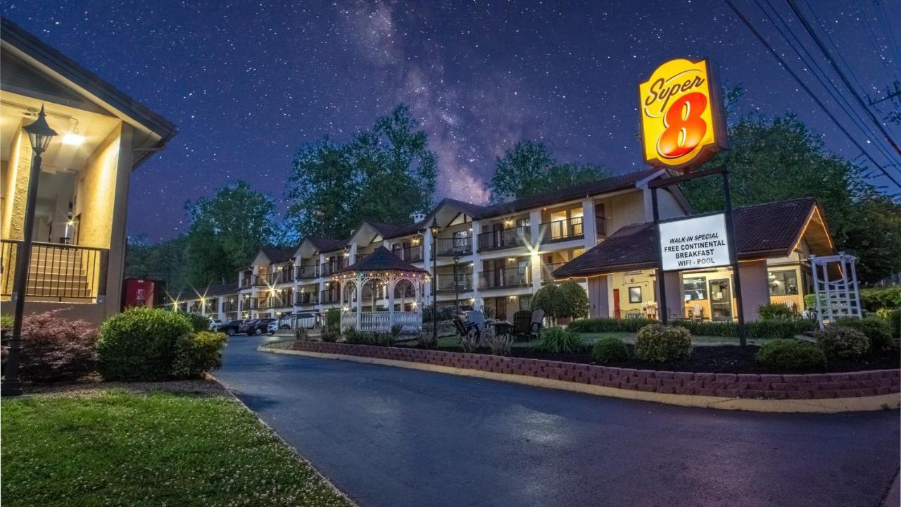 Super 8 By Wyndham Downtown Gatlinburg At Convention Center Hotel Buitenkant foto