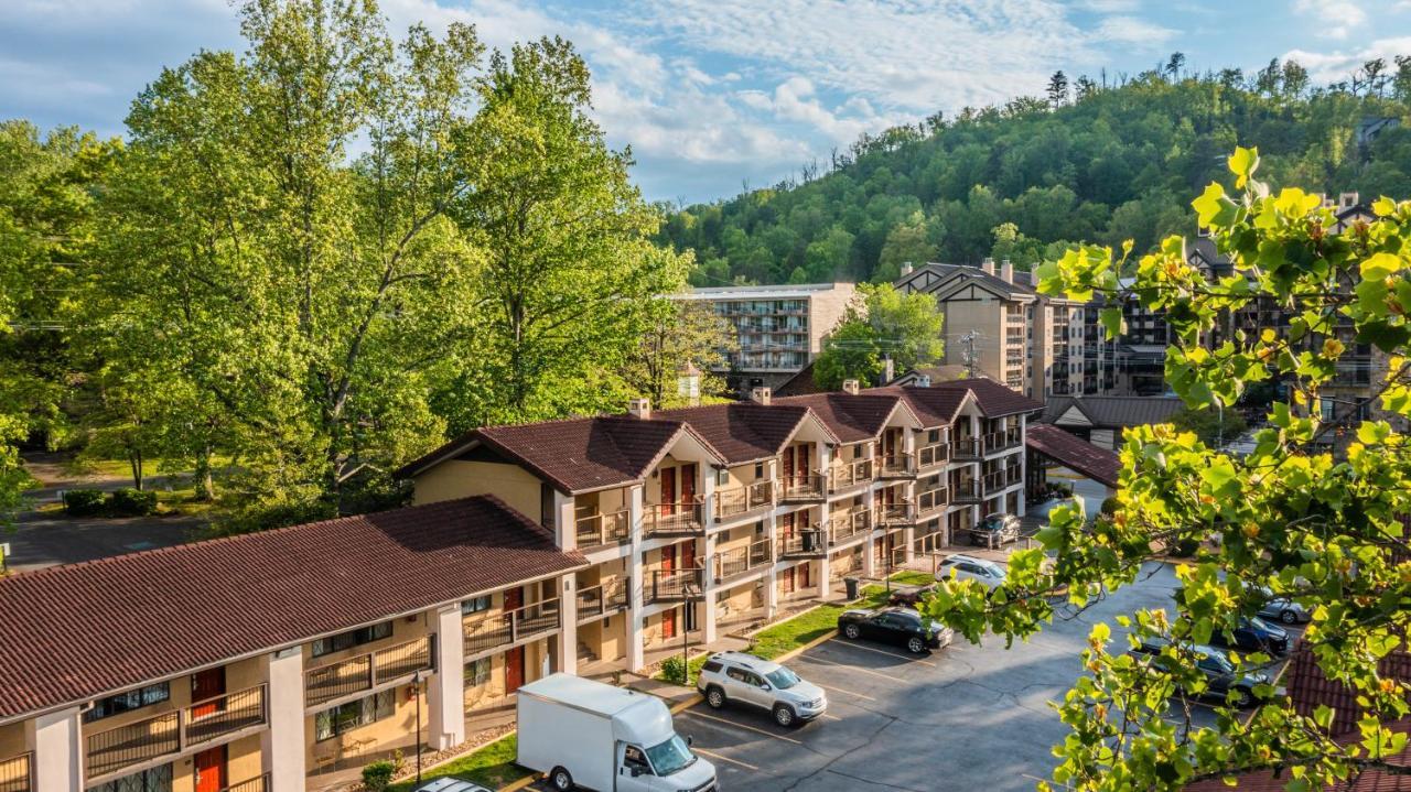 Super 8 By Wyndham Downtown Gatlinburg At Convention Center Hotel Buitenkant foto