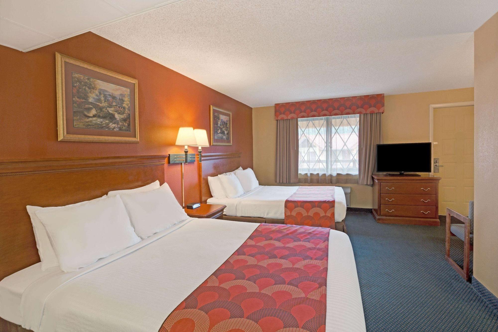 Super 8 By Wyndham Downtown Gatlinburg At Convention Center Hotel Buitenkant foto