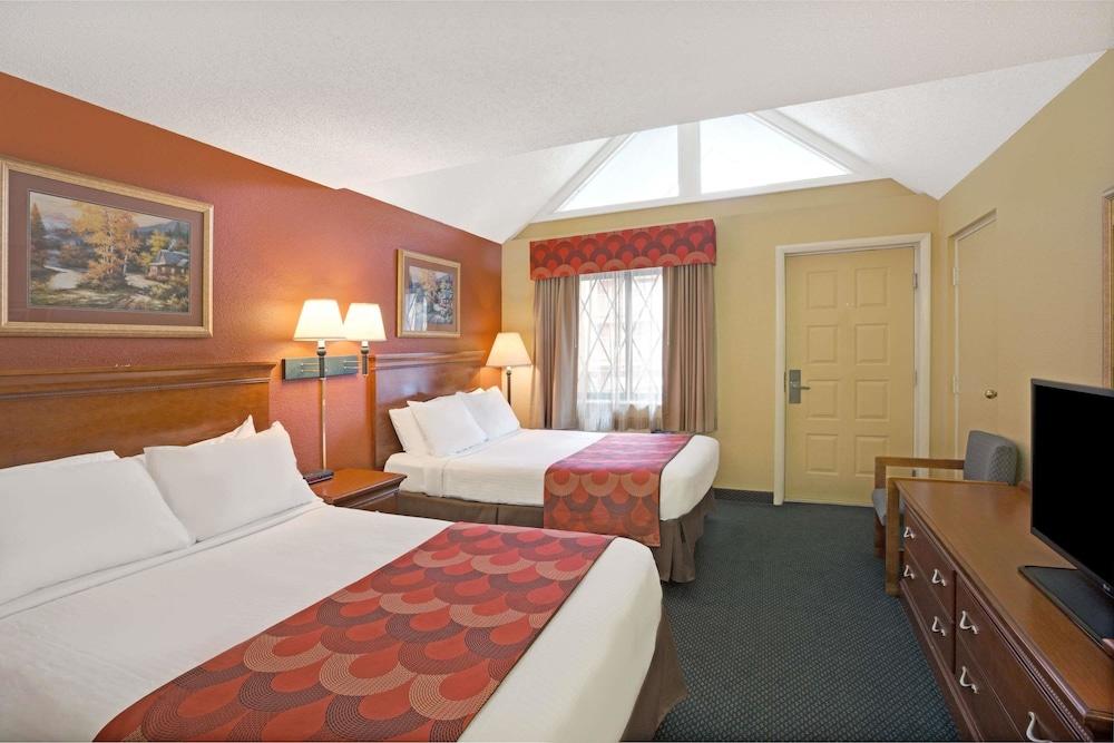Super 8 By Wyndham Downtown Gatlinburg At Convention Center Hotel Buitenkant foto
