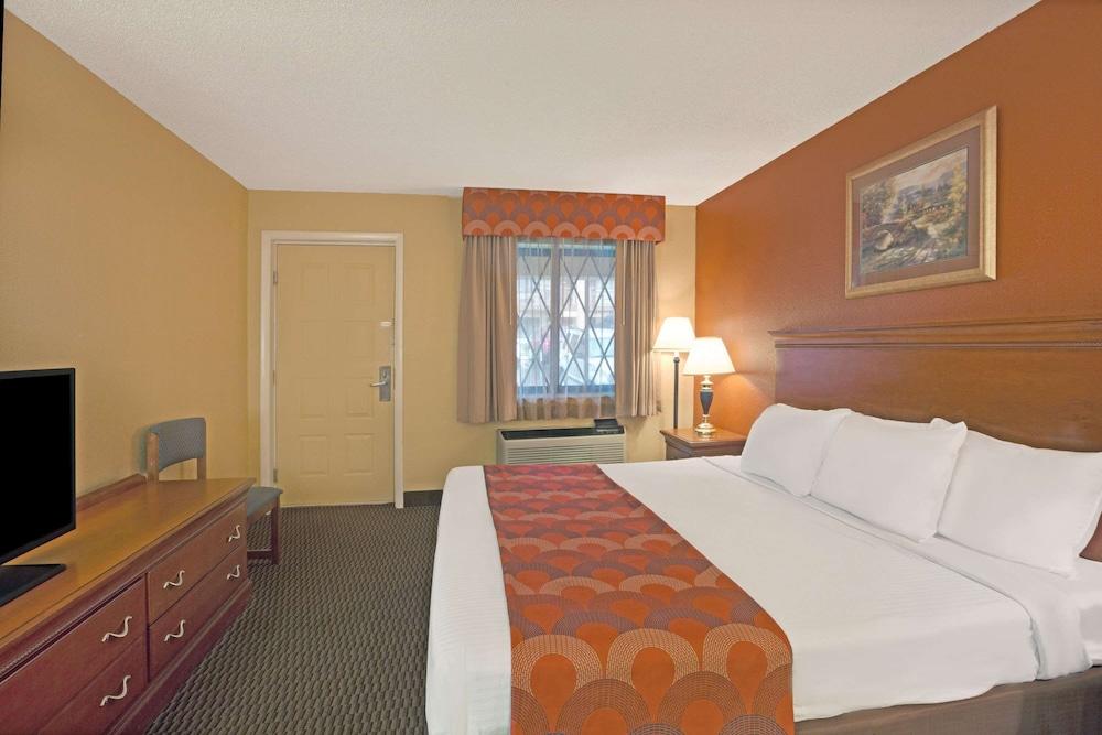 Super 8 By Wyndham Downtown Gatlinburg At Convention Center Hotel Buitenkant foto