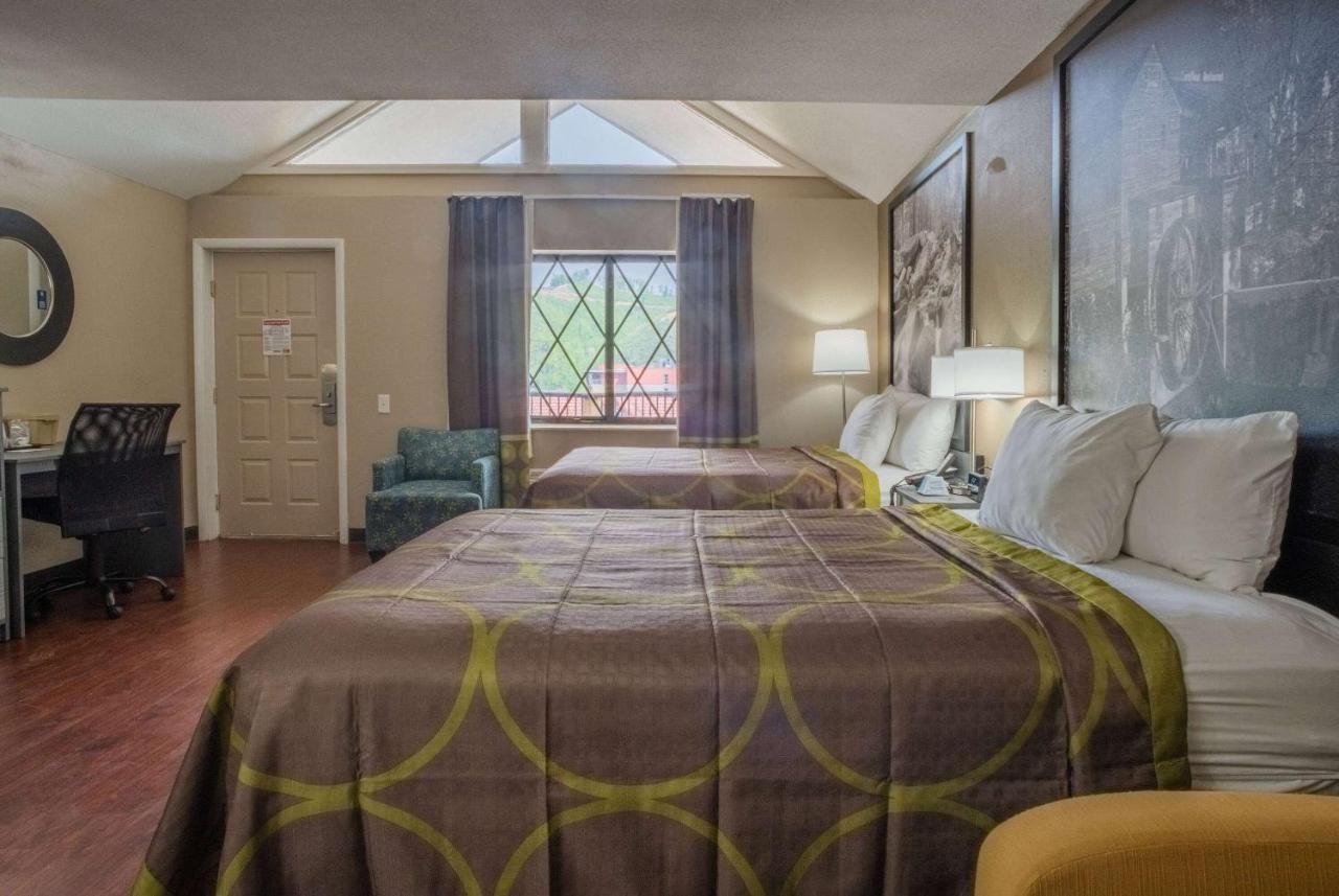 Super 8 By Wyndham Downtown Gatlinburg At Convention Center Hotel Buitenkant foto