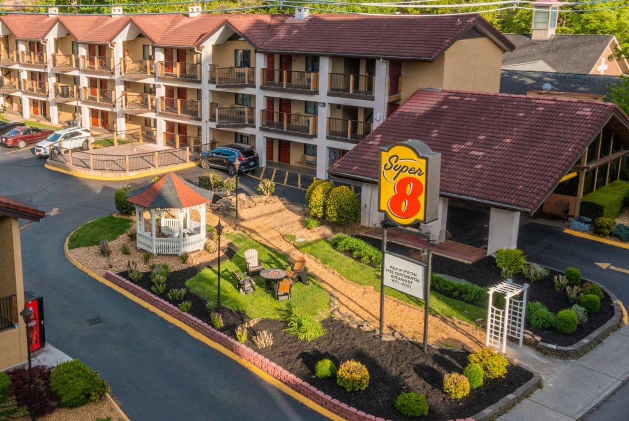 Super 8 By Wyndham Downtown Gatlinburg At Convention Center Hotel Buitenkant foto