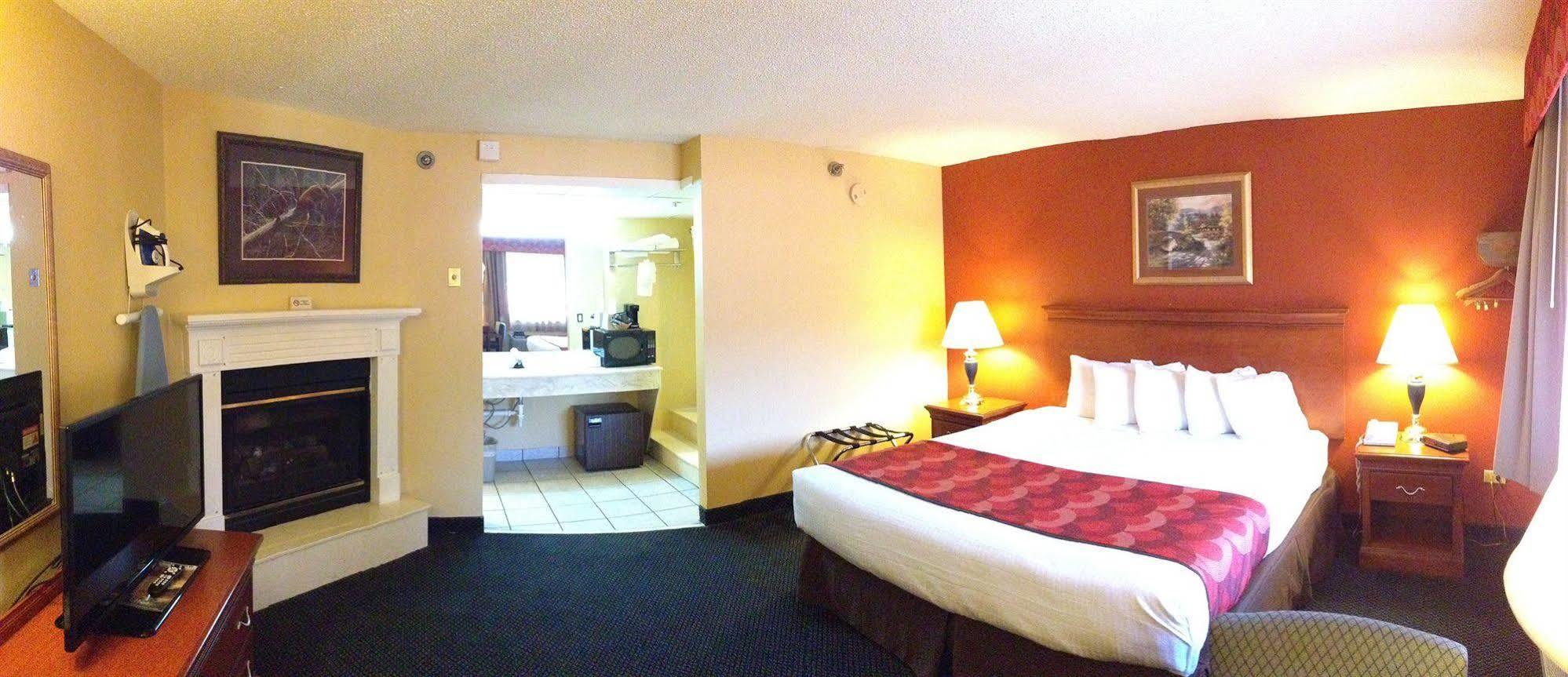 Super 8 By Wyndham Downtown Gatlinburg At Convention Center Hotel Buitenkant foto